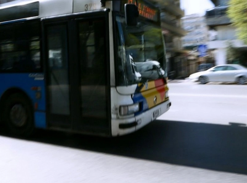 Τρόμος για 53χρονη μέσα σε λεωφορείο από Αρτέμιδα: «Γιατί κάλεσες την Αστυνομία; Θα σε πάρουν σηκωτή»
