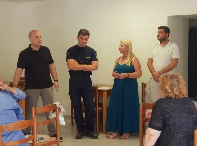 Δήμος Ελασσόνας | Ενημέρωση των μελών του ΚΑΠΗ Ελασσόνας από το Α.Τ. Ελασσόνας για τις τηλεφωνικές απάτες