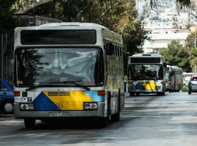 Χτύπησαν και λήστεψαν 53χρονη μέσα σε λεωφορείο επειδή τους έκανε παρατήρηση για φασαρία