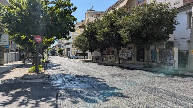 Εργασίες ασφαλτόστρωσης στην οδό Θέτιδος από τη ΔΕΥΑΛ