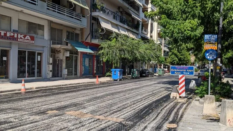 Εργασίες ασφαλτόστρωσης στην οδό Θέτιδος από τη ΔΕΥΑΛ