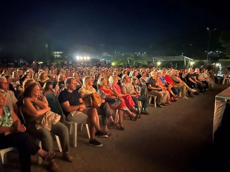 Πρεμιέρα με πλήθος κόσμου για τον "Πολιτιστικό Αύγουστο" στο Δήμο Φαρσάλων