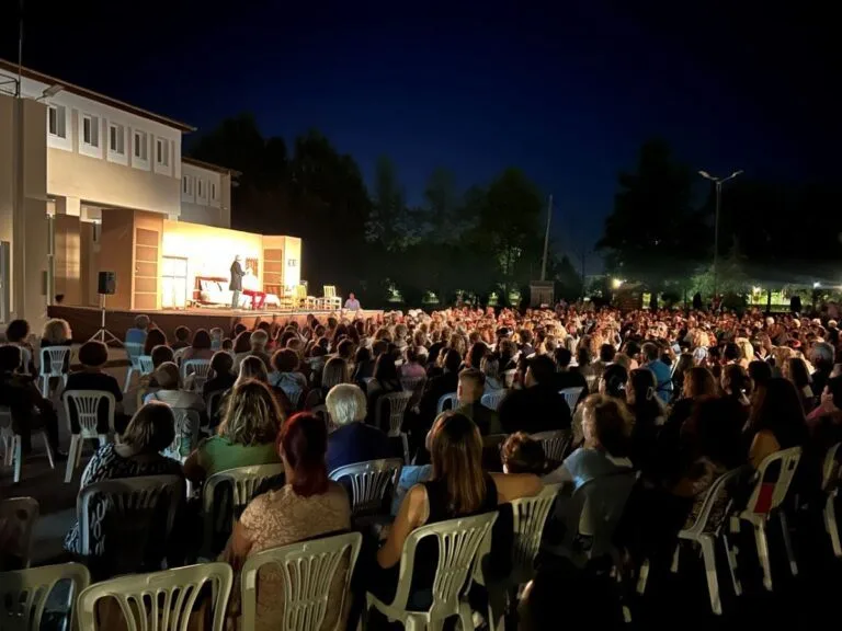 Πρεμιέρα με πλήθος κόσμου για τον "Πολιτιστικό Αύγουστο" στο Δήμο Φαρσάλων