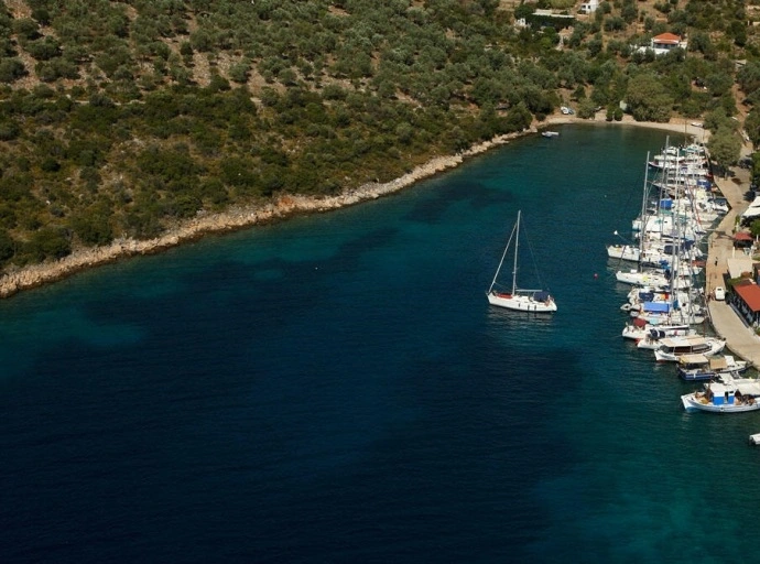 Κολυμπώντας βγήκαν στη στεριά επιβάτες σκάφους που ημιβυθίστηκε στην Αλόννησο
