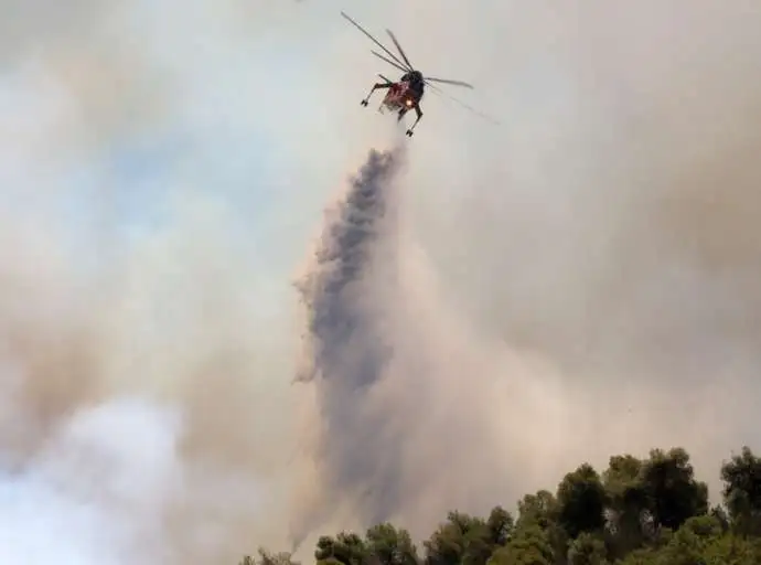 Συνελήφθη καθηγητής στην Αστυνομία για εμπρησμούς στη Βάρη