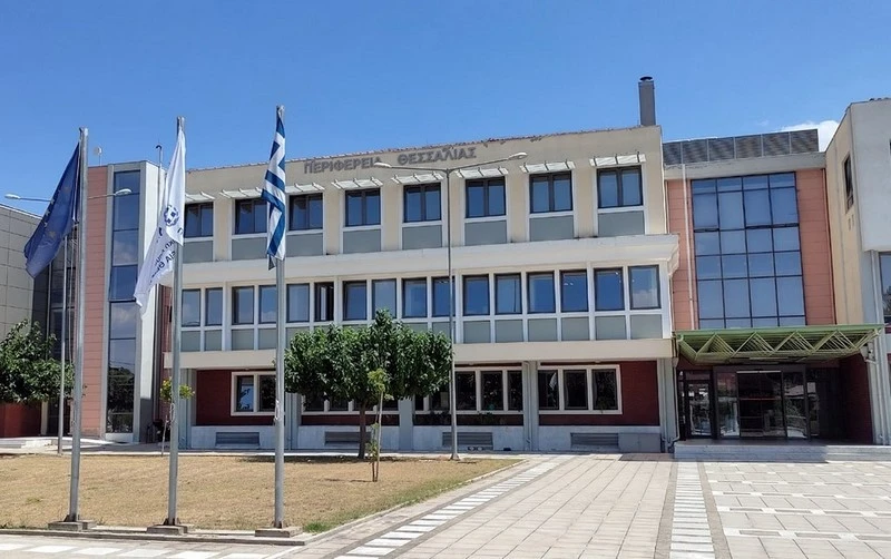 Περιφέρεια Θεσσαλίας: Σε φυσιολογικά επίπεδα η ποιότητα του αέρα – Συνεχής παρακολούθηση μετά την πυρκαγιά στο Ωραιόκαστρο