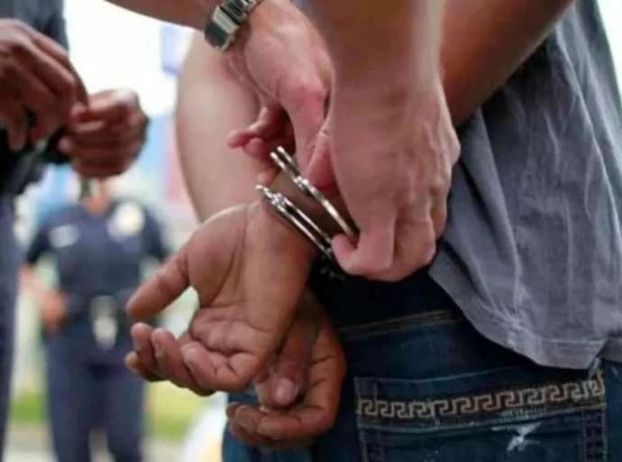 Κυκλοφορούσε ελεύθερος στη Λάρισα με ποινή φυλάκισης σχεδόν 10 ετών!!!