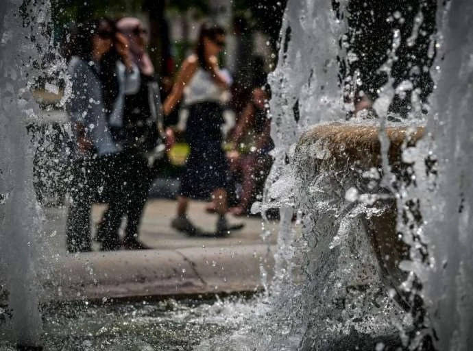 Καιρός: Μελτέμια 7 μποφόρ και θερμοκρασία στους 38