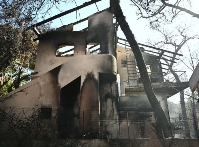 Μέτρα στήριξης για τους πυρόπληκτους – Τι προβλέπεται για αποζημιώσεις και ενισχύσεις