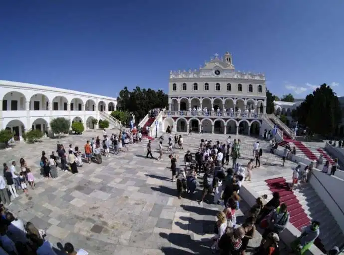 Δεκαπενταύγουστος: Με λαμπρότητα και κατάνυξη εορτάζεται σήμερα η Κοίμηση της Θεοτόκου