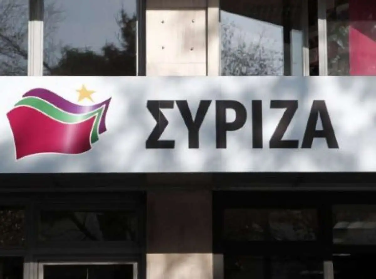 ΣΥΡΙΖΑ για Ρωμανό: Και τοξικός και αδιάβαστος, ενώ καπνίζουν ακόμα τα αποκαΐδια στην Πεντέλη