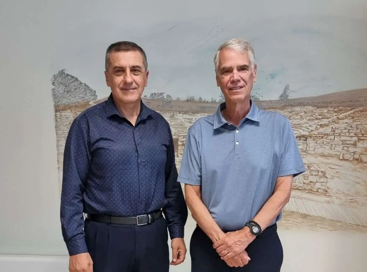 Συνάντηση Κουρέτα με τον Ομοσπονδιακό Δικαστή της Πολιτείας του Τεννεσί Αθανάσιο Varlan
