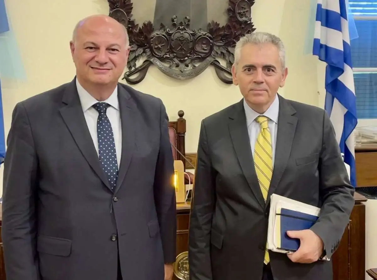 Χαρακόπουλος σε Τσιάρα: Σε ανάμενα κάρβουνα οι παραγωγοί για τα παραμορφωμένα ροδάκινα
