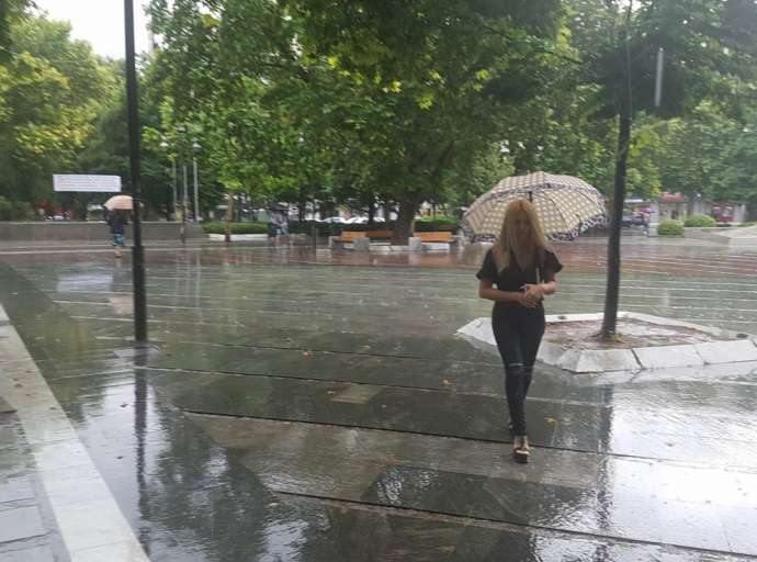 Weathergroup | Πότε και πόσο πιθανό είναι να βρέξει ως την Τετάρτη σε Λάρισα και Θεσσαλία (ΧΑΡΤΕΣ)