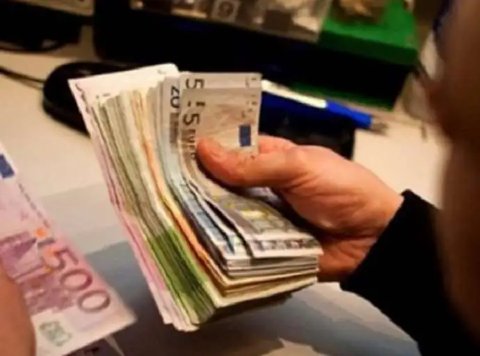 Εκατοντάδων χιλιάδων ευρώ η υπόθεση τοκογλυφίας που συγκλονίζει τη Λάρισα (ΦΩΤΟ)