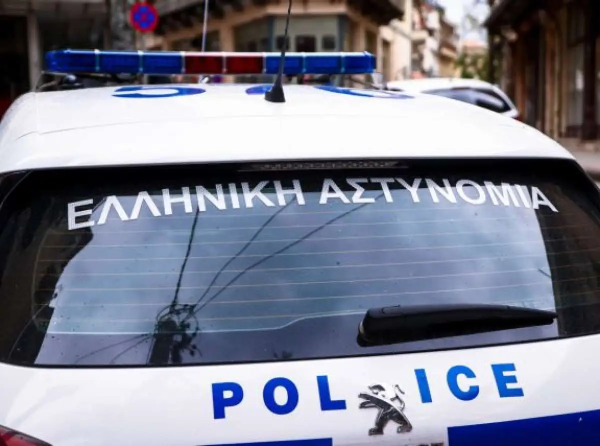 Θεσσαλονίκη: Άνδρας απειλεί να πέσει από τον 6ο όροφο πολυκατοικίας