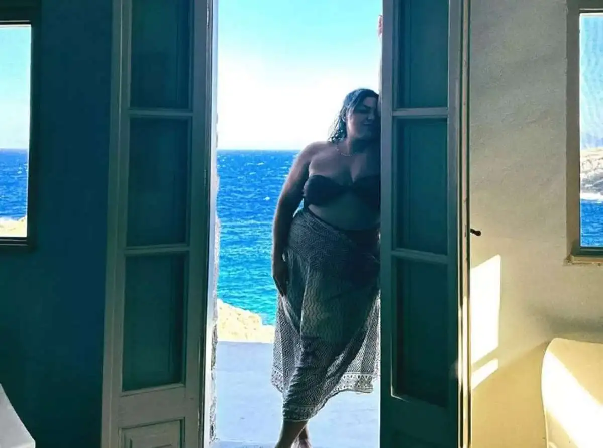Δανάη Μπάρκα: Η ολόσωμη φωτογραφία με μαγιό από τις διακοπές της