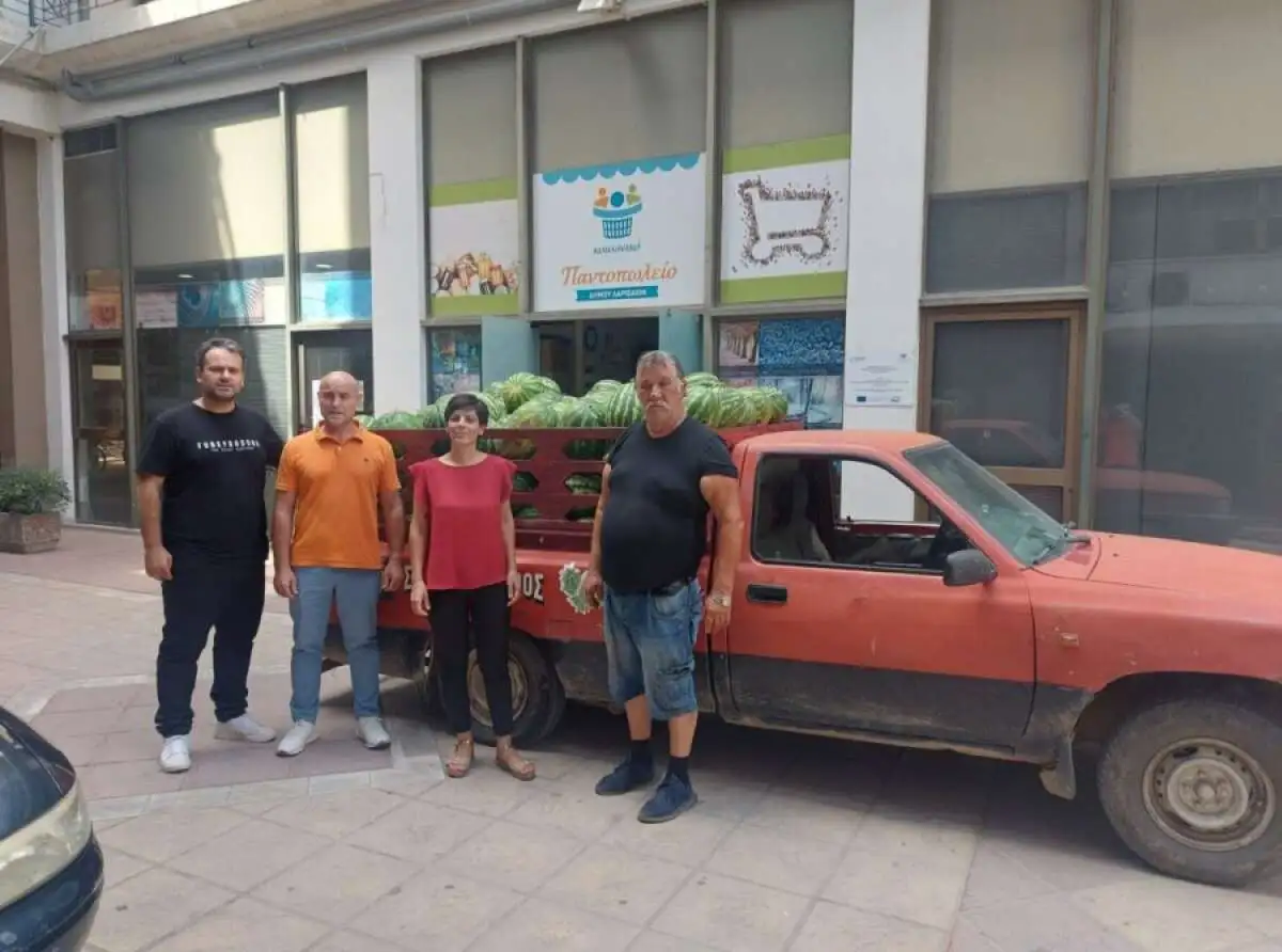 Προσφορά δυο τόνοι καρπούζια στο Κοινωνικό Παντοπωλείο του Δ.Λαρισαίων