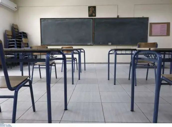 Δάσκαλος στην Ρόδο κοιμάται στο αυτοκίνητό του γιατί τα ενοίκια στο νησί βρίσκονται στα ύψη