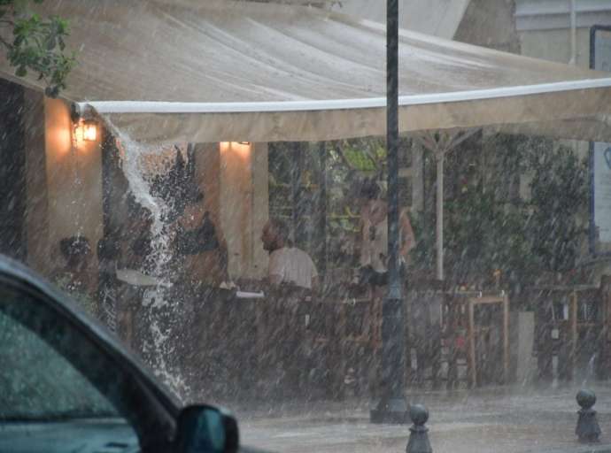Καιρός: Έκτακτο δελτίο επιδείνωσης – Πού και πότε θα έχουμε καταιγίδες και μπουρίνια