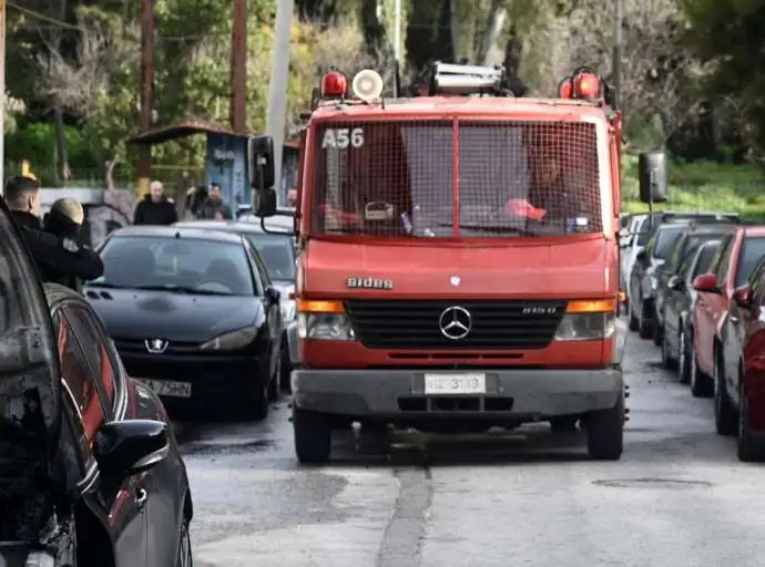 Θεσσαλονίκη: Αντρας εντοπίστηκε βαριά τραυματισμένος σε φρεάτιο ασανσέρ – Τι ερευνά η αστυνομία
