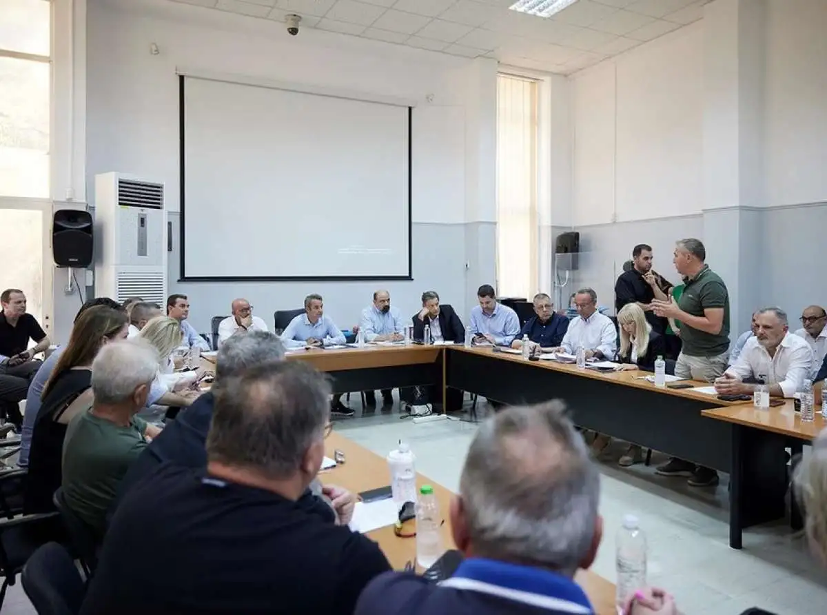 Μητσοτάκης από τη Φαρκαδόνα: Ξέρουμε πολύ καλά ότι οι ζημιές και οι πληγές είναι ακόμα εδώ – Έχουν δαπανηθεί ήδη 650 εκατομμύρια