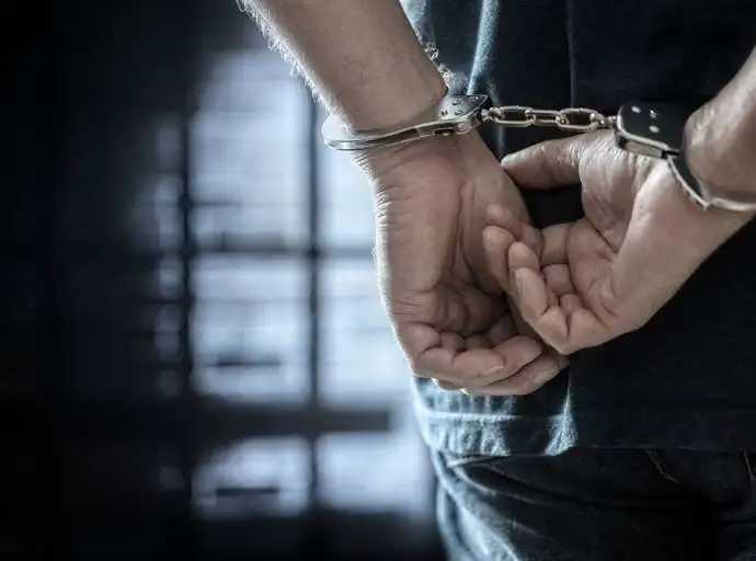 Κυκλοφορούσε στον Τύρναβο με απόπειρα ανθρωποκτονίας... στην πλάτη
