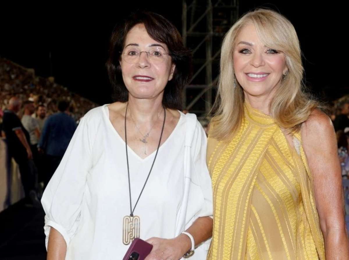 Έλλη Στάη: Το μεταξωτό τοπ από το αγαπημένο ελληνικό brand των royals και η πόζα με τη Μαρία Δαμανάκη στο Καλλιμάρμαρο