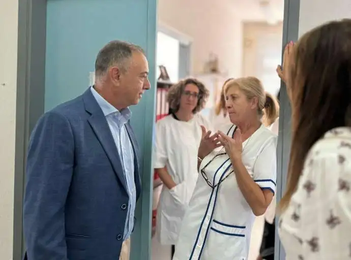 Επίσκεψη Κέλλα στο Κτηνιατρικό Εργαστήριο Λάρισας: Σημαντική η προσφορά των εργαζομένων στη διάγνωση της πανώλης και τον εντοπισμό ζωονόσων