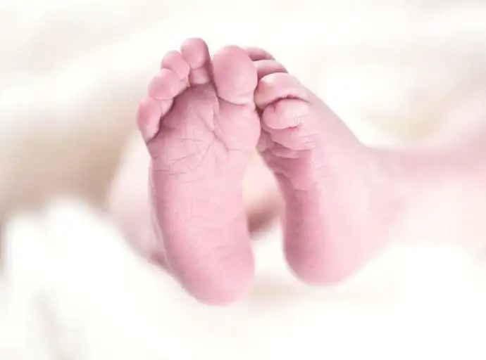 Θεσσαλονίκη: 36χρονη χτύπησε με σφαλιάρες το βρέφος της και την κατήγγειλε η νταντά - "Είμαι η βασίλισσα της νύχτας"