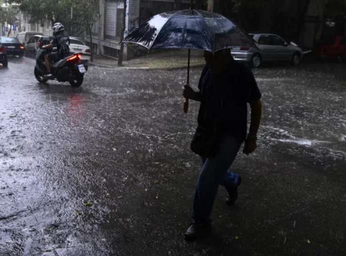 Η πορεία της κακοκαιρίας Atena : Μπαράζ από 112 και στη Λάρισα!!!