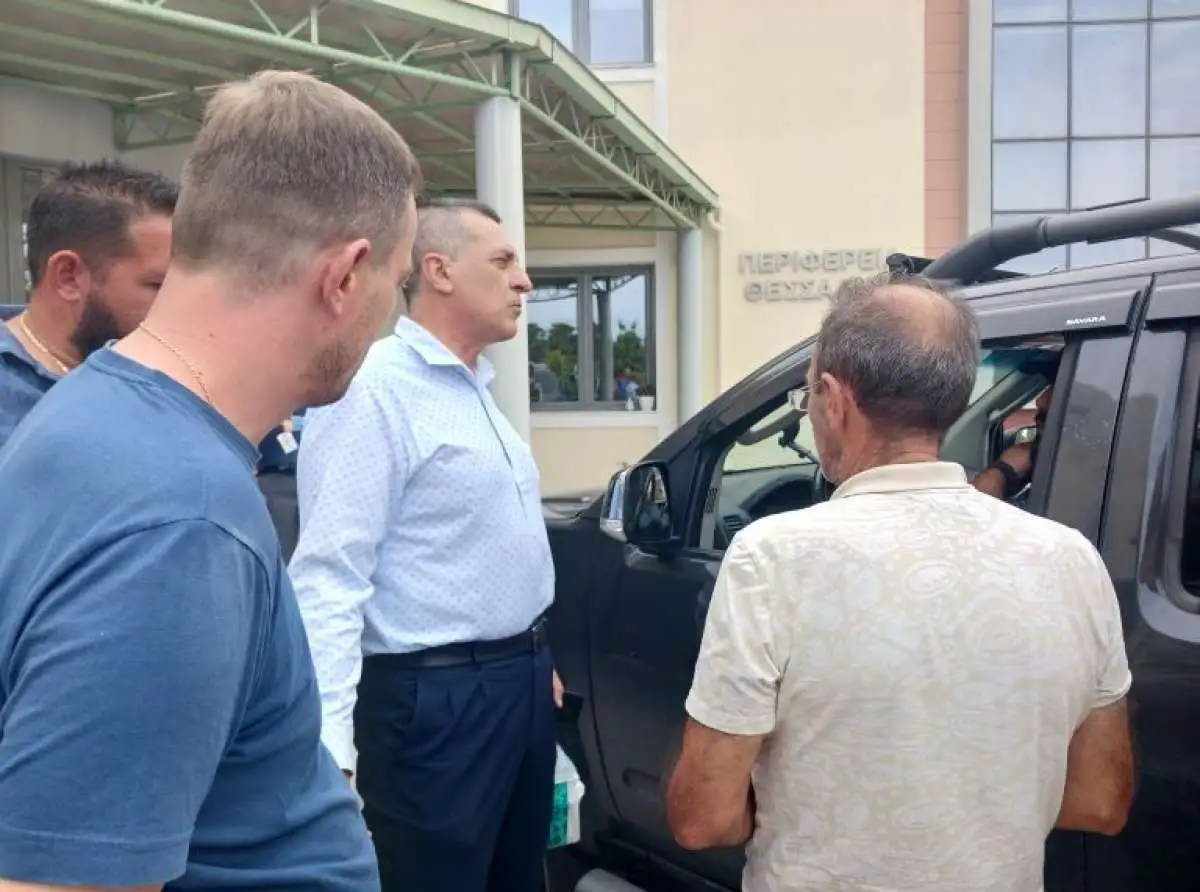 Eνταση στην Περιφέρεια – Επαγγελματίες των Αλυκών μπούκαραν από παράθυρα!!!