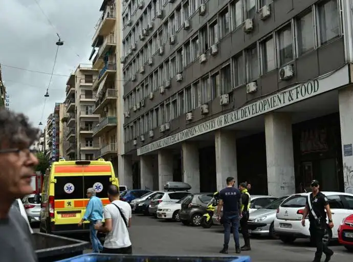 Αθήνα: Άνδρας απειλεί να ανατιναχθεί στο κέντρο