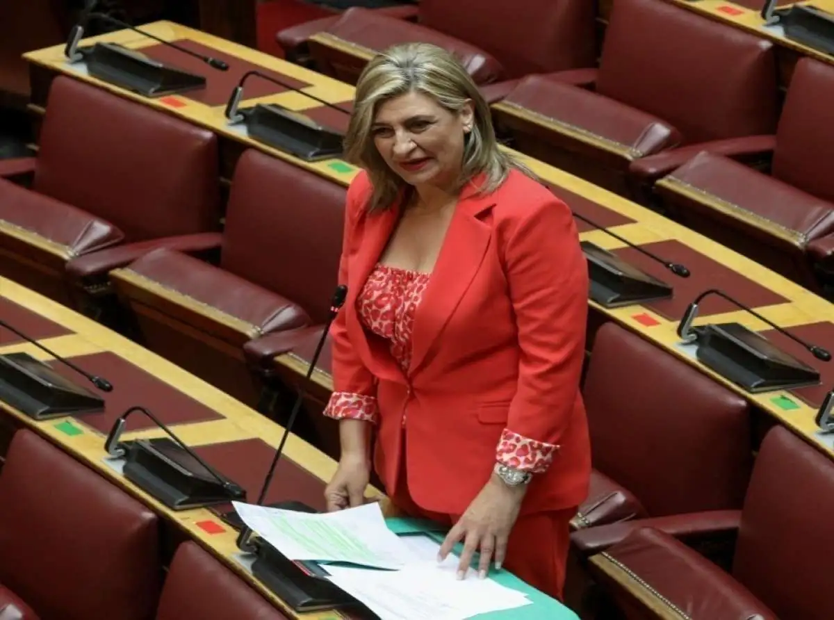 Λιακούλη: Ο κ. Μητσοτάκης "κερνάει έναν καφέ στο χέρι" τους αστυνομικούς…