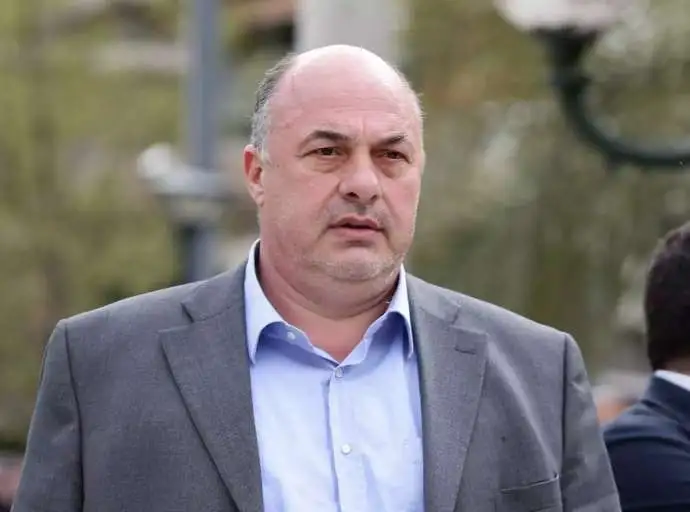 Βόλος: Ο Αχιλλέας Μπέος πέταξε…. ανθοδέσμη στους μαθητές του ΕΠΑΛ Αγριάς κατά τον αγιασμό (βίντεο)