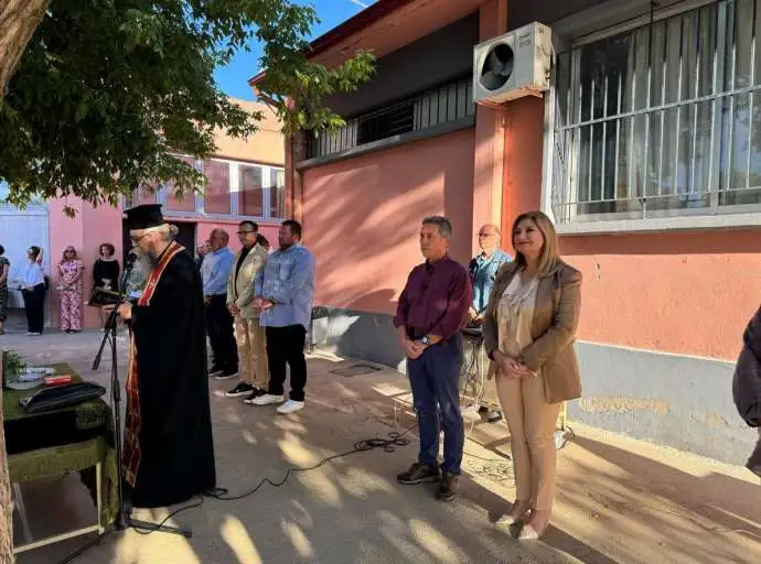Πρώτος αγιασμός για το Πρότυπο Γυμνάσιο - Λύκειο Λάρισας | Λιακούλη: Σχολεία και παιδιά αξίζουν μεγαλύτερη φροντίδα (ΦΩΤΟ)