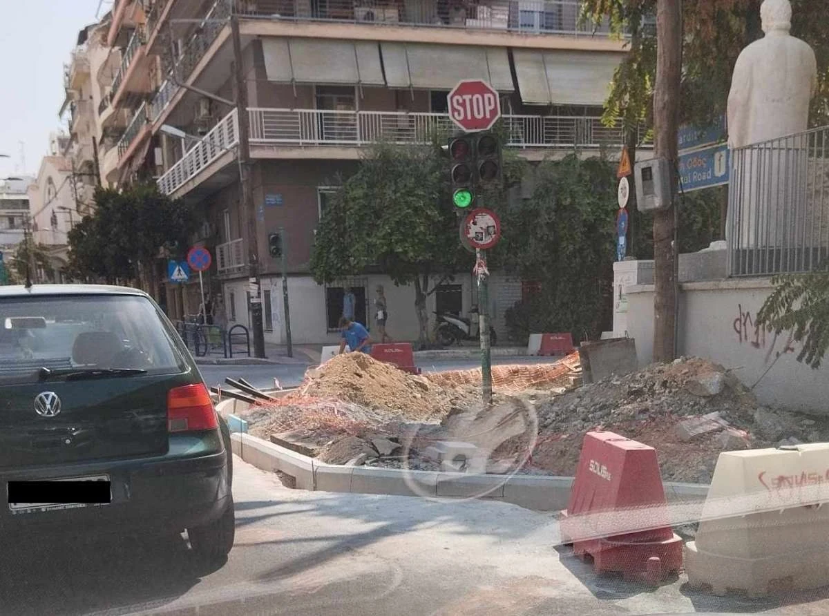 Απορία οδηγού βηξ... στην Ανθίμου Γαζή: Και αργούμε και παρανομούμε;