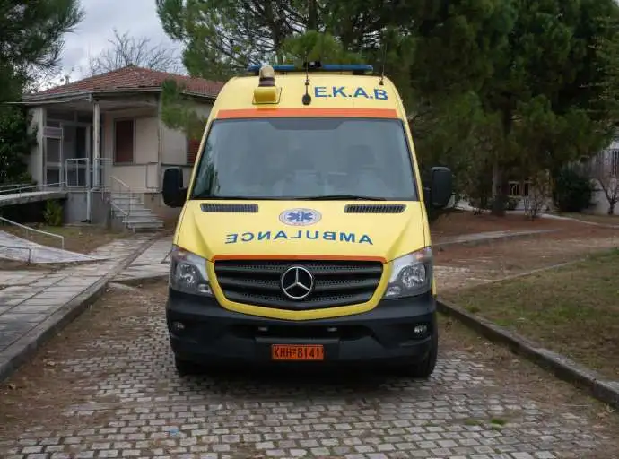 Βόλος: «Τον είδα όρθιο με ένα καμάκι καρφωμένο στο κεφάλι», λένε οι γείτονες του 69χρονου που δέχτηκε επίθεση με ψαροντούφεκο 
