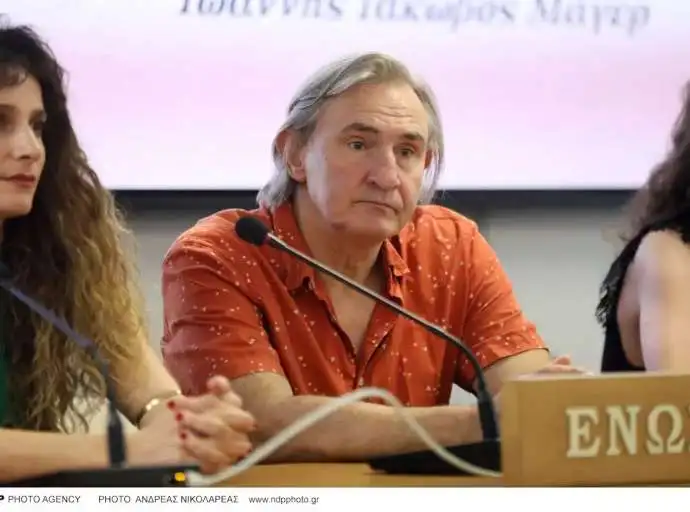 Άκης Σακελλαρίου: «Έγινα σιδερένιος» λέει ο ηθοποιός μετά το τροχαίο και την εγχείρηση που έκανε
