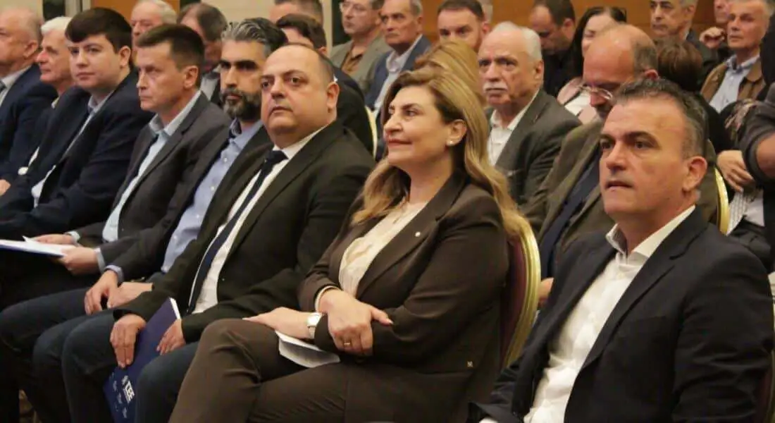 Στο κόκκινο το κυκλοφοριακό στη Λάρισα – Ασφυκτική η κατάσταση με τη στάθμευση