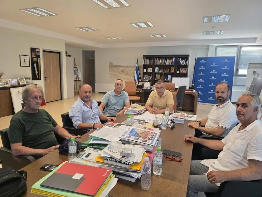 Τα είπαν Κουρέτας και Δ.Μουζακίου για την απομάκρυνση αμιάντου από κατοικίες σεισμοπλήκτων  