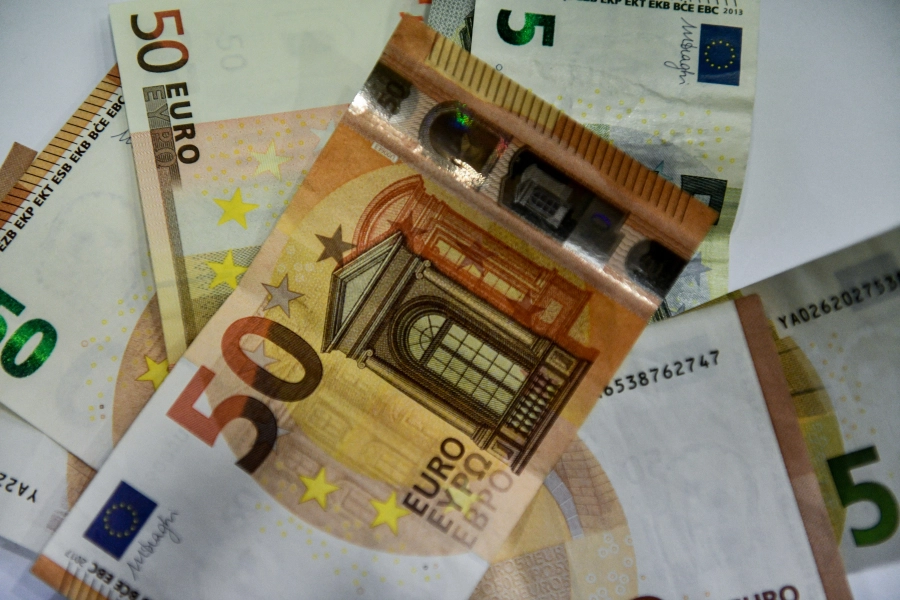 Τι ώρα πληρώνονται σήμερα οι συντάξεις Ιουνίου από τον ΕΦΚΑ