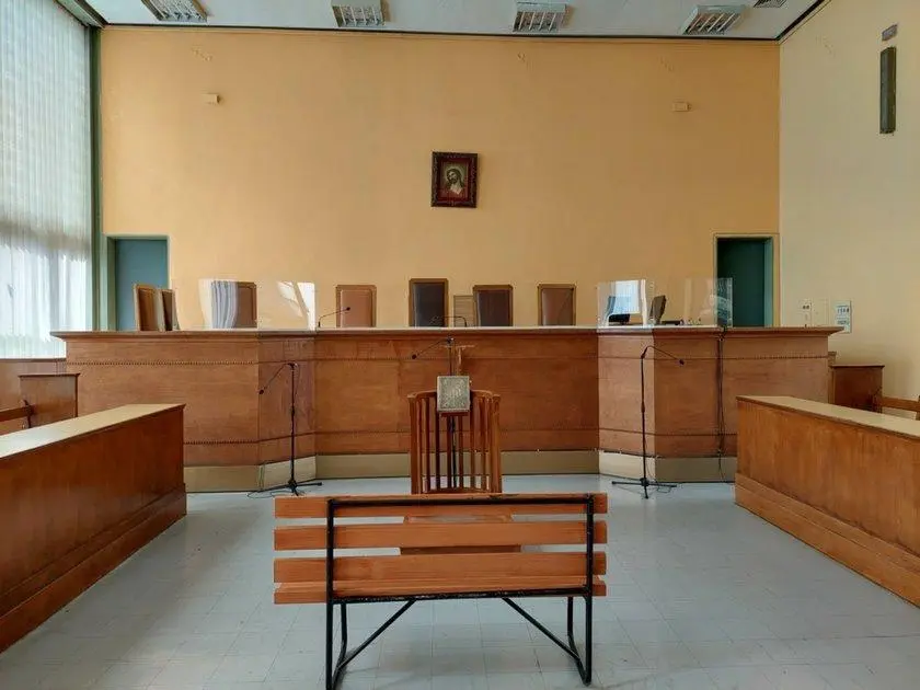 Δεύτερη αναβολή στη δίκη πρώην στελέχους της εκπαίδευσης καταδικασμένο για βιασμό