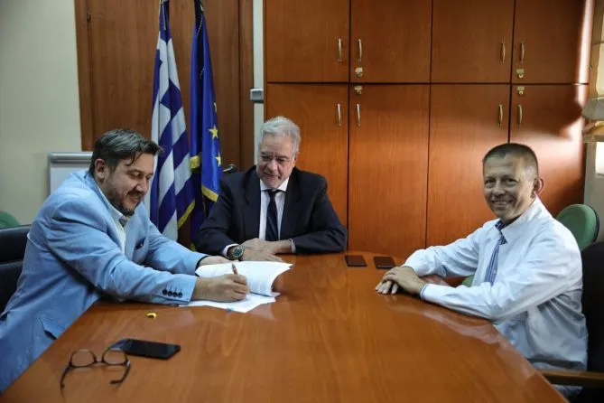 Υπογραφές για νέο αξονικό τομογράφο στο ΓΝΛ