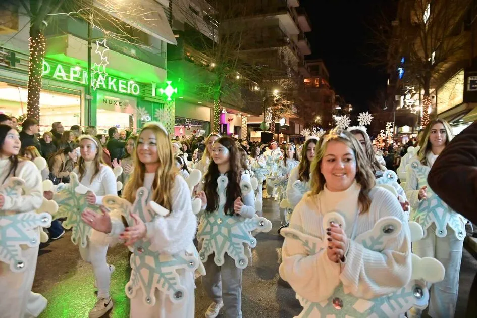 Σήμερα η μεγάλη Χριστουγεννιάτικη Παρέλαση με παρουσιαστή τον Γρηγόρη Αρναούτογλου