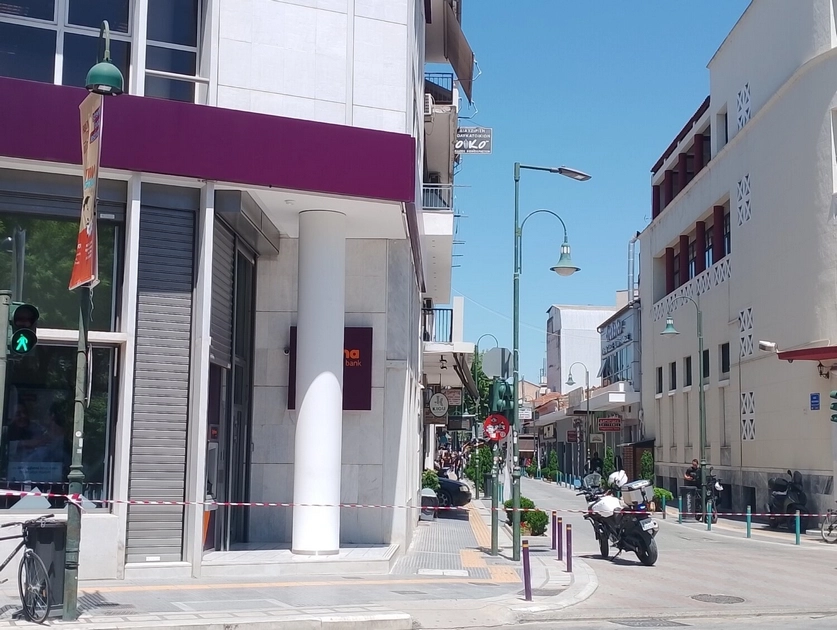 "Απειλή βόμβας" για 2η φορά σε υποκατάστημα τράπεζας στο κέντρο της Λάρισας 