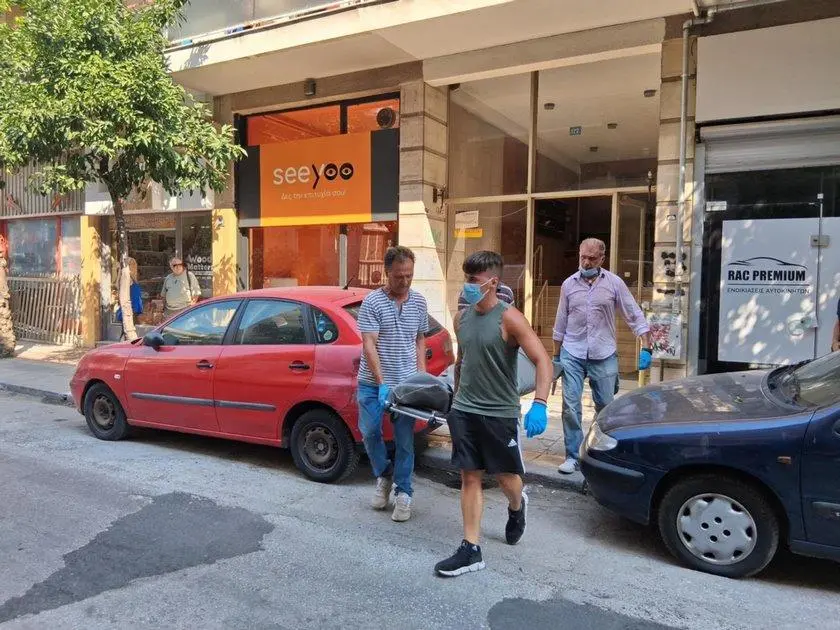 Στη Λάρισα για νεκροψία οι ηλικιωμένοι που εντοπίστηκαν "νεκροί εδώ και τρεις ημέρες" στο Βόλο! 