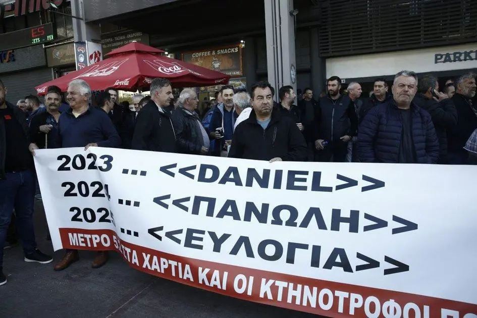 Σε εξέλιξη οι αγροτικές κινητοποιήσεις στο Υπουργείο Αγροτικής Ανάπτυξης