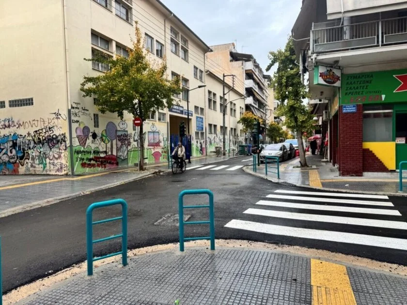 Έργα ανακατασκευής πεζοδρομίων στην οδό Ηπείρου