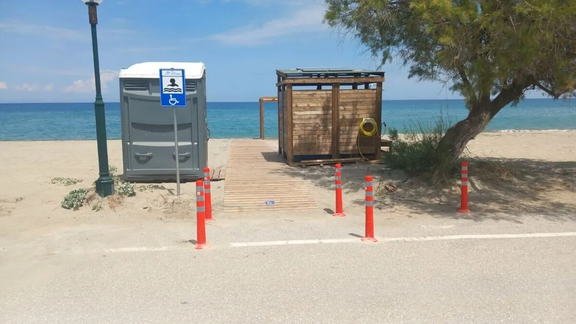 Δήμος Τεμπών: Προσβάσιμη παραλία για κάθε επισκέπτη